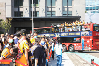 中信兄弟封王遊行  盧秀燕期待年年共享榮耀