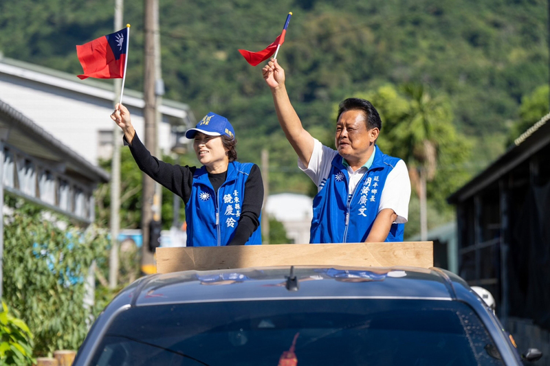 選戰黃金假日 饒慶鈴縱谷衝刺、劉櫂豪南迴懇託 | 華視新聞