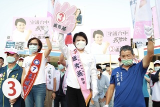 盧秀燕路口拜票  提2022選對人2024才能改變