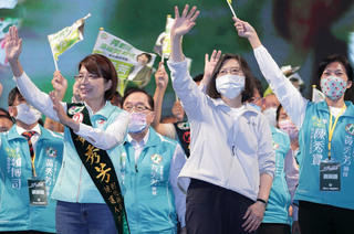 批彰化發展遲滯 蔡總統輔選黃秀芳籲換黨換人做