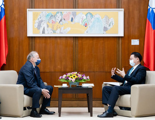 法期刊專訪 吳釗燮：台灣將做好因應戰爭的萬全準備