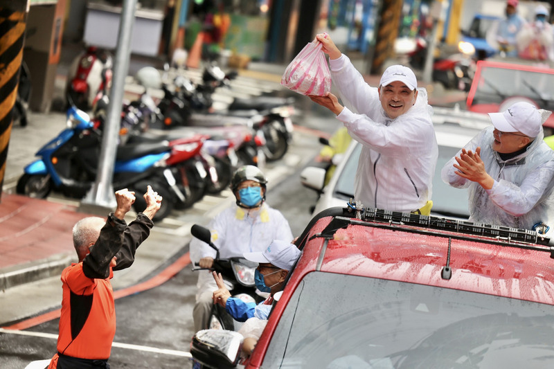侯友宜：風雨生信心車隊掃街  持續正向改變 | 華視新聞