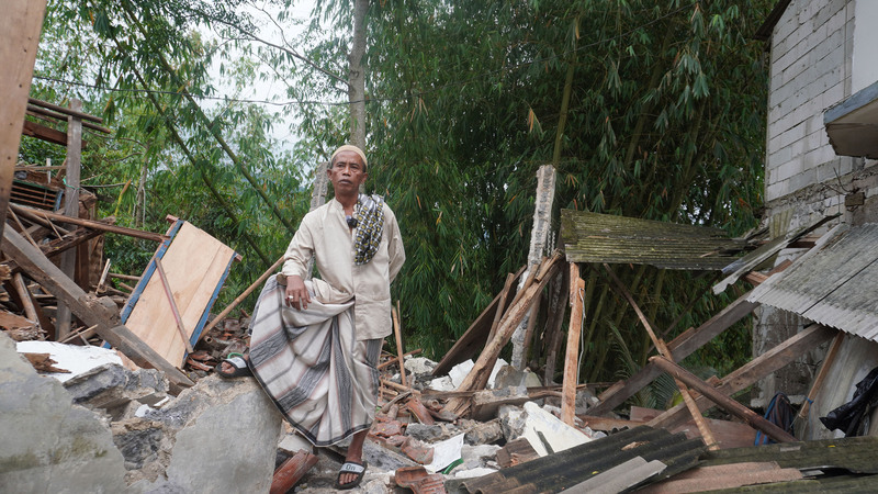 印尼強震災區房屋盡塌  居民寄託信仰盼重建家園 | 華視新聞