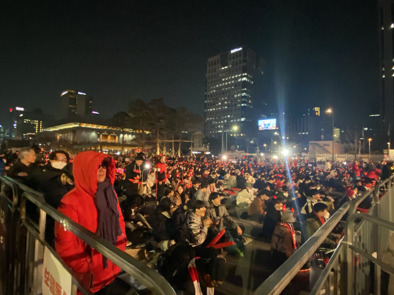 萬人群聚光化門廣場為韓國隊加油 動員警力維安 | 華視新聞