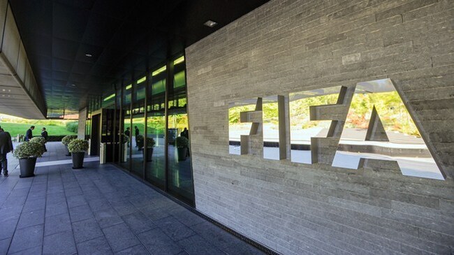 FIFA威脅戴彩虹臂章發黃牌 法官員促自家球員表態 | 華視新聞