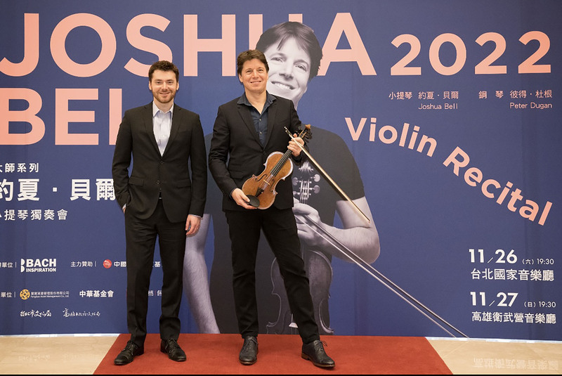 小提琴家約書亞貝爾疫情晨起  為自己拉一段巴赫 | 華視新聞