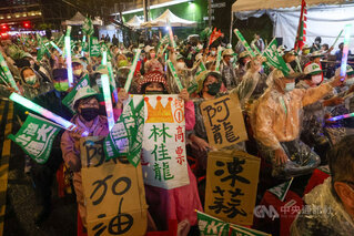 恩恩爸現身選前之夜 公開呼籲支持林佳龍