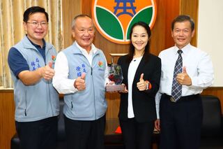 榮興劇團陳芝后奪傳藝金曲最佳演員獎 苗縣府表揚