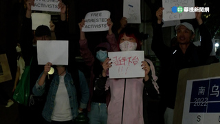 上海烏魯木齊路百米內12警車 大城巿公安傾巢而出