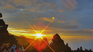 嘉義林管處推線上賞景 阿里山雲海晚霞即時播