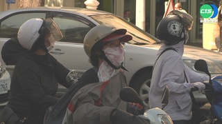 戶外口罩令解除首日  多數民眾仍習慣戴著較安心