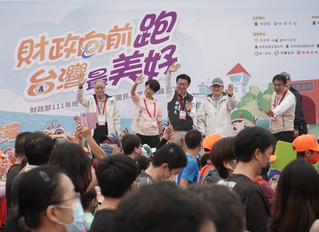 財政部統一發票盃路跑 募逾72萬張發票捐社福團體