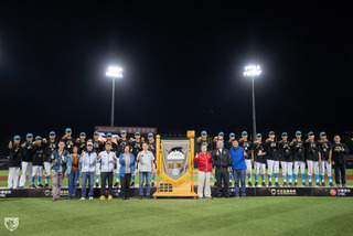 穀保奪冠獲純銀冠軍戒  10週年特設「黑豹獎」