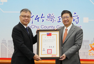 中選會致送當選證書 楊文科：不辜負縣民期待