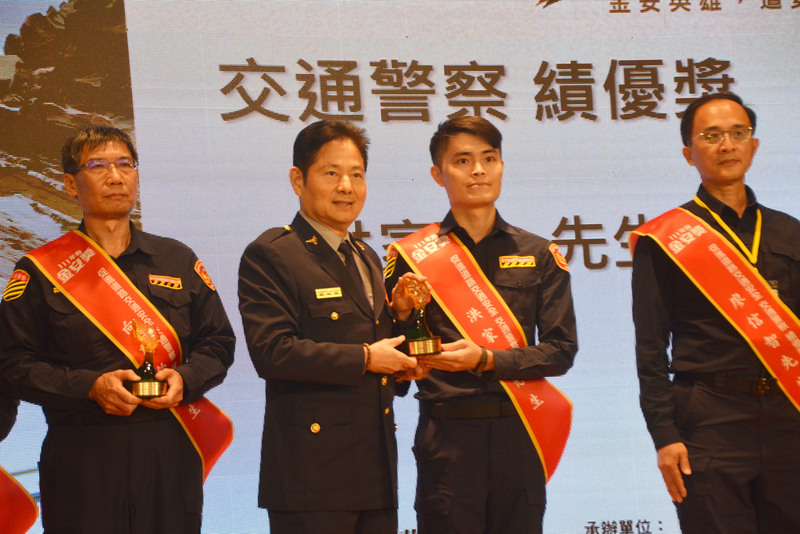 金安獎頒獎  向導護志工與老師、交警義交致敬 | 華視新聞