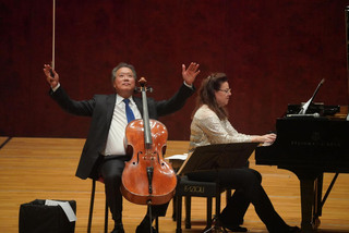 馬友友不改幽默 安可曲over the rainbow手比彩虹