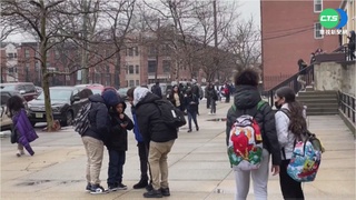 中國發布新10條鬆綁疫情防控 民眾搶藥囤口罩