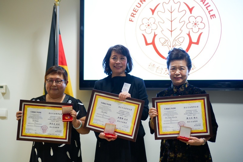 德國在台協會頒贈3台灣民眾獎章 感謝深化雙邊關係 | 華視新聞