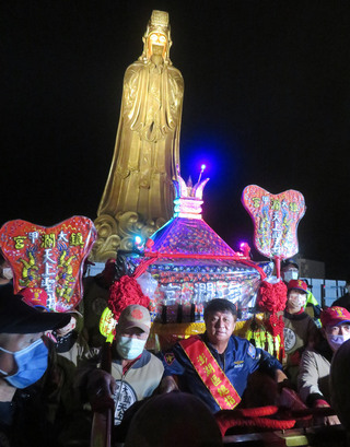 鎮瀾宮大甲媽澎湖遶境會香 信徒爭睹