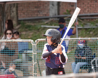 關懷盃陳德丞完投又敲2安 教頭點名會玩球