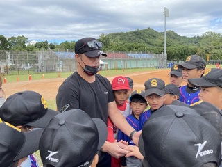 林智勝秀全壘打王的手 小球員問：我看過你撞裁判