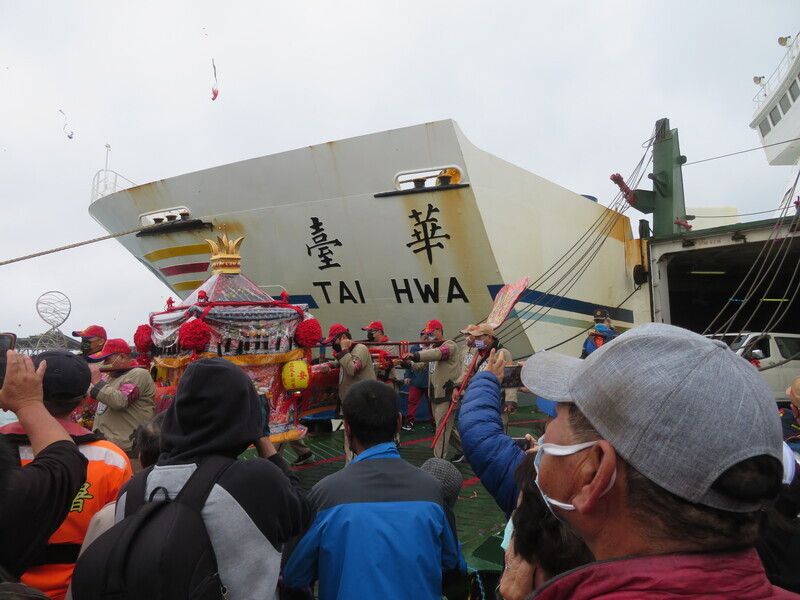 大甲媽跨海澎湖遶境圓滿 返台因風浪受阻多待一天 | 華視新聞