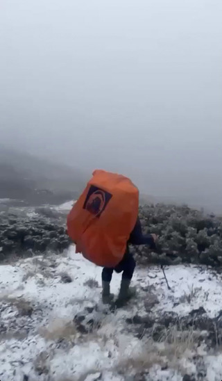 雪山迎入冬首場雪  積雪約4到5公分化身銀白世界