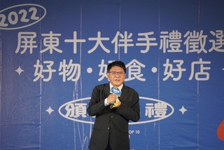 網傳台灣黑熊癱軟乘車影片  潘孟安：看了很生氣