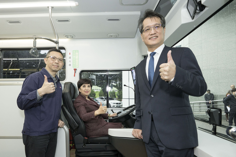 鴻海總部接駁巴士全面電動化 Model T正式上路 | 華視新聞