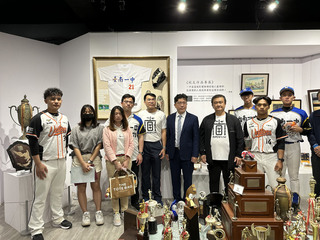 南一中畢業生林佑謙去世 家人捐棒球衣陳列校史館