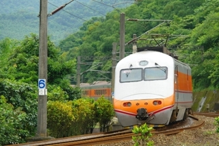 台鐵自強號設備故障動力不足 1600名旅客受影響