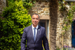 因兒服役船艦停靠基隆港結緣  法友台小組新主席挺台