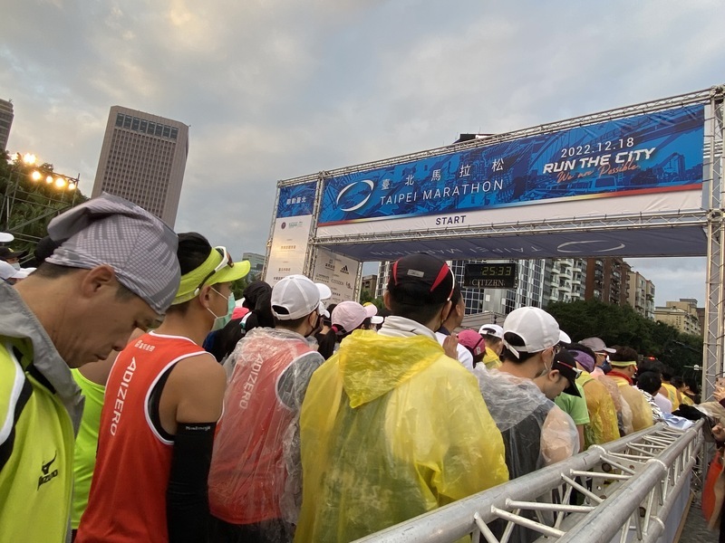 台北馬拉松登場 參賽者熱情不因天冷而減 | 華視新聞