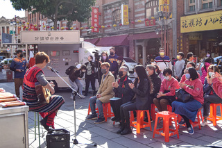 神助攻寶特瓶回收車 城隍爺相伴過耶誕夜