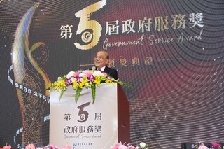蘇貞昌以超商演變勉勵公部門  持續創新服務