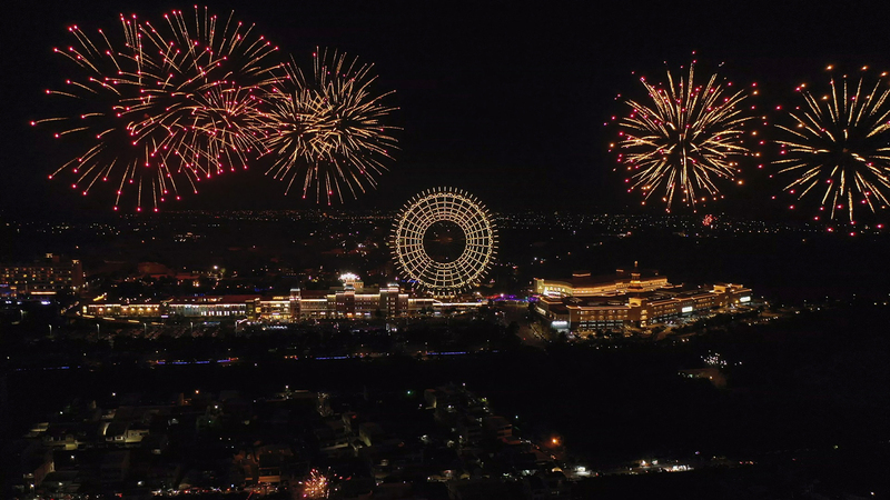 麗寶樂園跨年夜 330秒煙火秀迎新年 | 華視新聞
