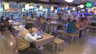 港府再放寬防疫措施  取消餐廳人數限制