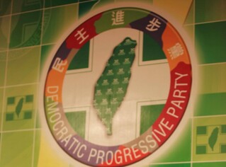 新北落選議員賴秋媚涉賄選喊冤 30萬元交保