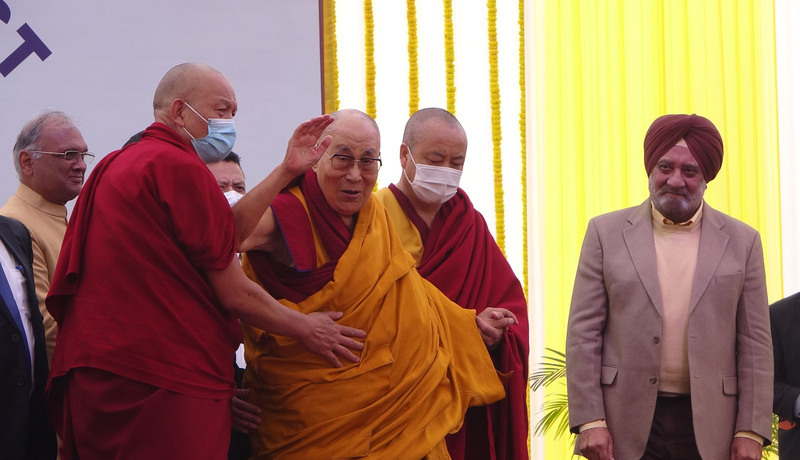 達賴喇嘛赴印度學校演講 籲珍惜民主及宗教自由 | 華視新聞