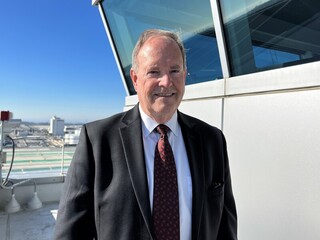 洛杉磯機場迎假期人潮 行李傳送系統扮幕後功臣