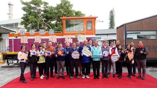 花蓮糖廠機車頭變身鐵馬驛站  自行車路線新亮點
