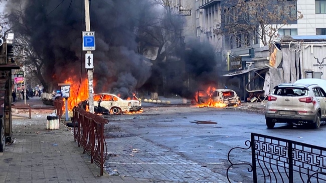 俄軍平安夜砲擊赫松 澤倫斯基：烏克蘭正對抗邪惡 | 華視新聞