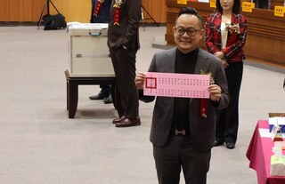 民進黨童子瑋獲16票 當選基隆市議會議長