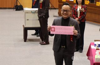 國民黨議員張芳麗跑票 民進黨首次當選基隆議長