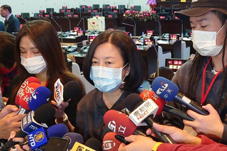 民進黨團一致投票 邱莉莉當選台南議長