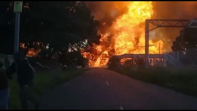 南非油罐車爆炸增至10死 另約40人受傷 | 華視新聞