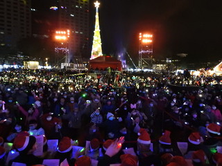 新北耶誕晚會湧人潮  侯友宜率市府局處首長賀節