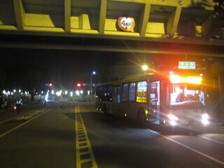 台中公車撞一家3口  母與1歲兒送醫不治