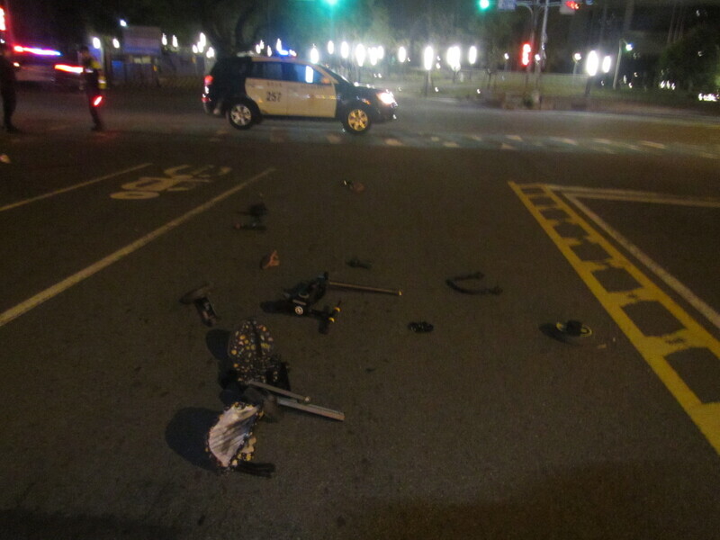 台中一家3口遭公車撞擊母子亡  嬰兒車碎一地 | 華視新聞