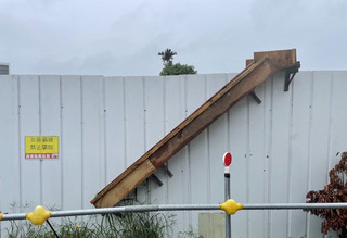 守護喵星人出沒 塭仔圳工地圍籬設友善貓道